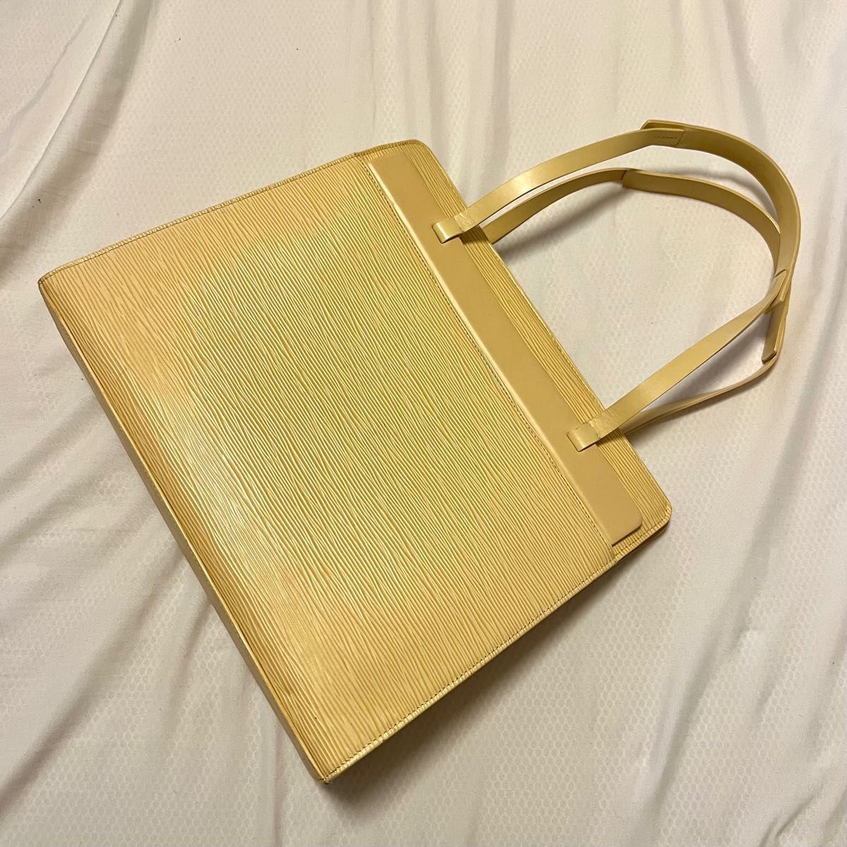 LOUIS VUITTON】ルイヴィトン エピ クロワゼットGM ヴァニラ レザー A4