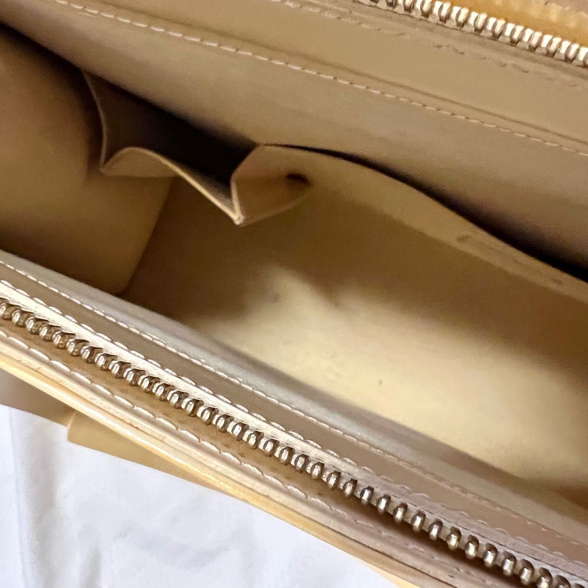 LOUIS VUITTON】ルイヴィトン エピ クロワゼットGM ヴァニラ レザー A4
