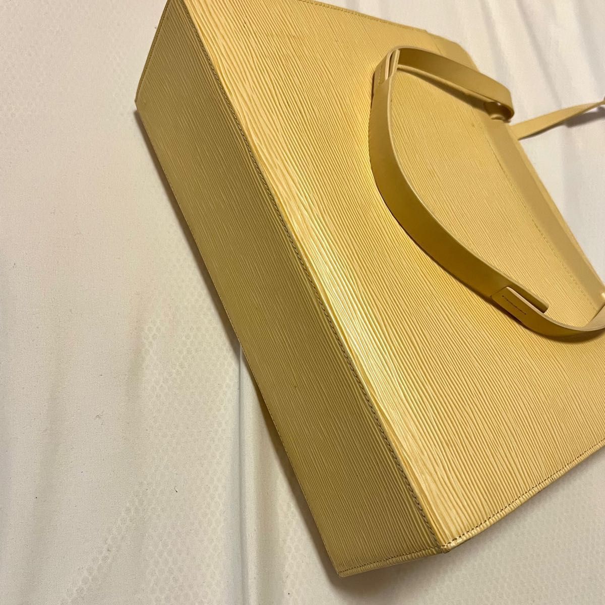 LOUIS VUITTON】ルイヴィトン エピ クロワゼットGM ヴァニラ レザー A4