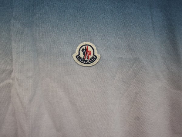 ◆ MONCLER / モンクレール Tシャツ グラデーション 半袖 サイズ：S ブルー系 ロゴワッペン Uネック 141107の画像6