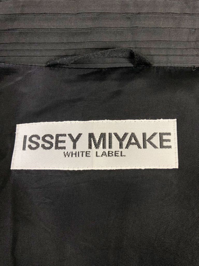 美品　ISSEY MIYAKE White Label イッセイミヤケ　レディース　ダブル　キルティングジャケット アウター　上着　2表記_画像4