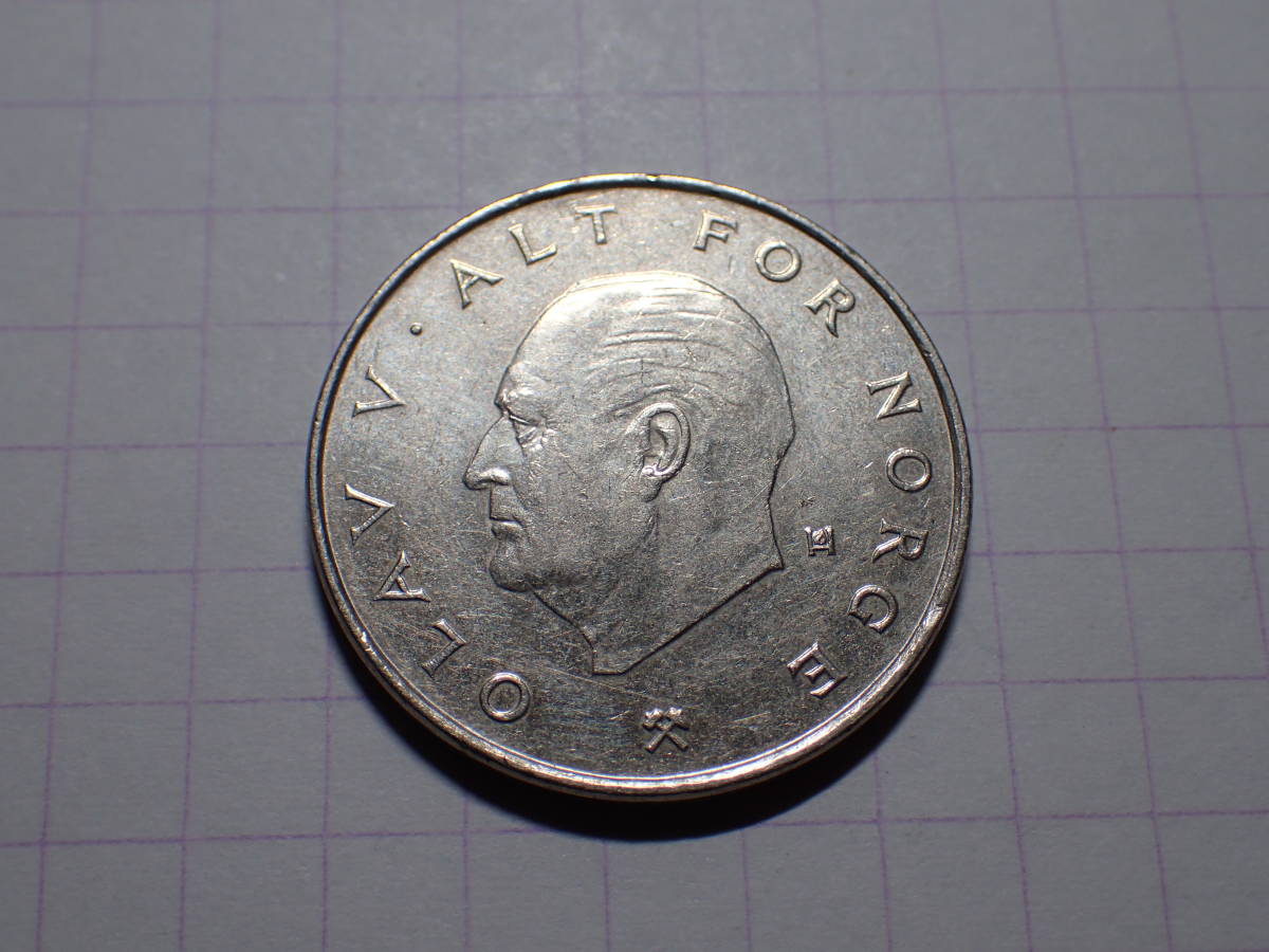 ノルウェー王国 1クローネ(1 KRONE,1 NOK)ニッケル銅貨 1988年 264 コイン 世界の硬貨 解説付き_画像3