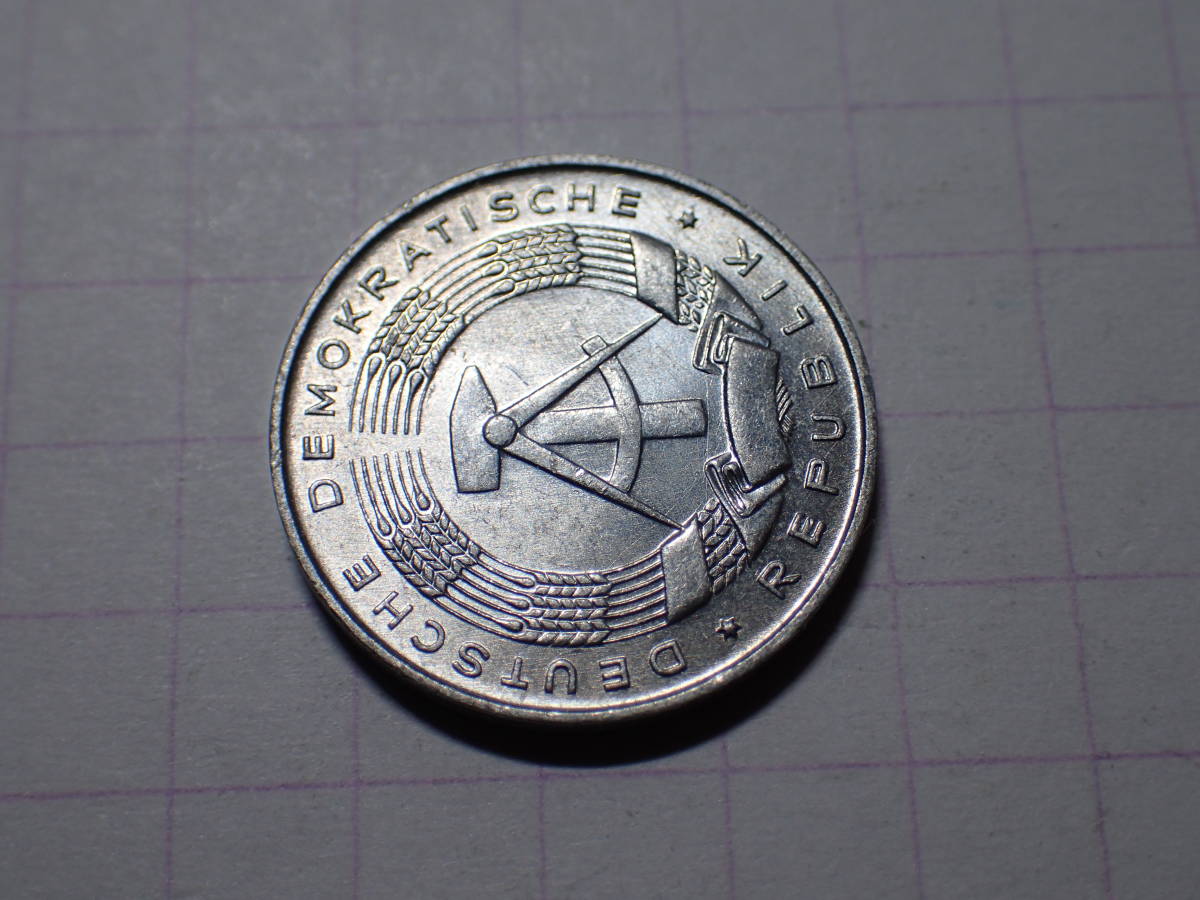 ドイツ民主共和国（旧東ドイツ） 1949年～1990年まで存在した国 1フェニヒ(0.01 DDM)アルミニュウム貨 1968年 コイン 世界の硬貨 解説付き_画像2