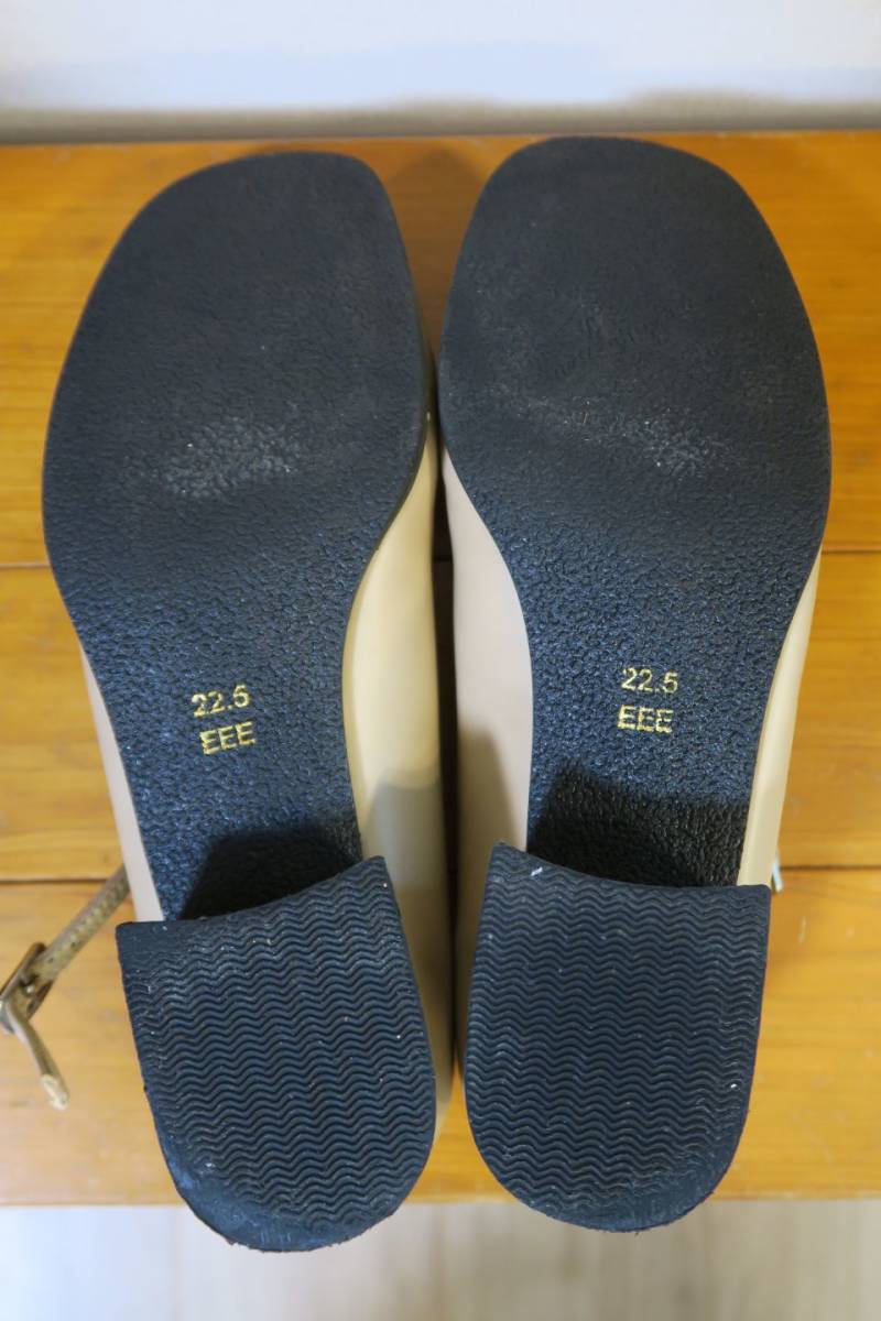 【USED】ベルメゾン BENEBIS JOUR レディース 革靴 パンプス 22.5㎝ EEE ベージュ_画像6