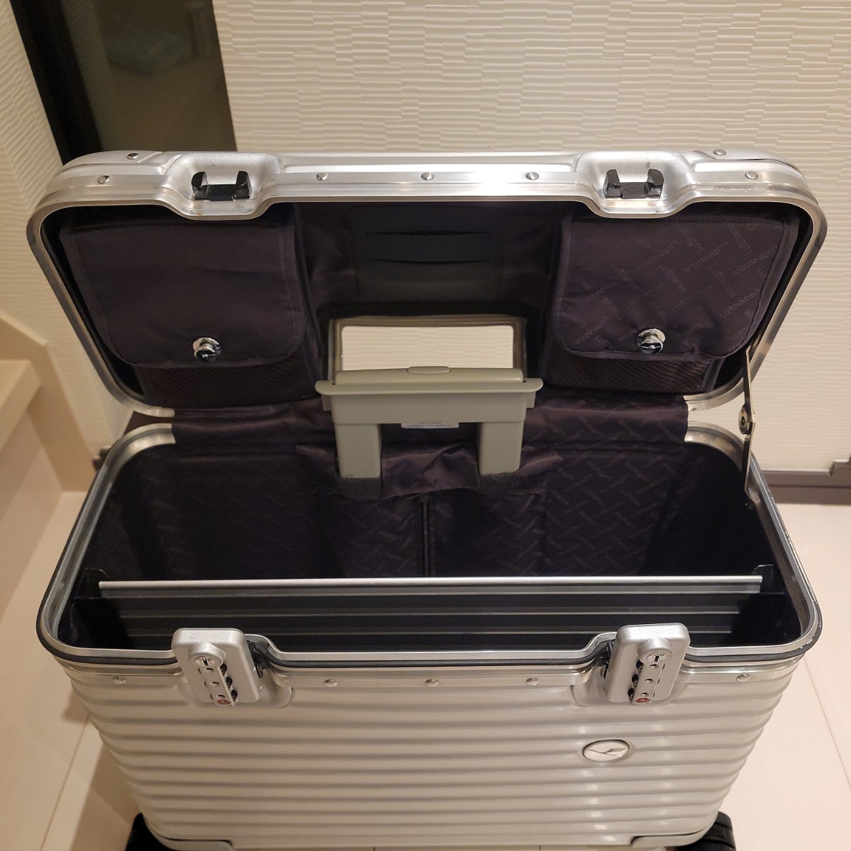  ultra rare! records out of production! old model model! beautiful goods Rimowa rufto handle The Pilot to lorry 34L business 4 wheel TSA lock aluminium topaz 