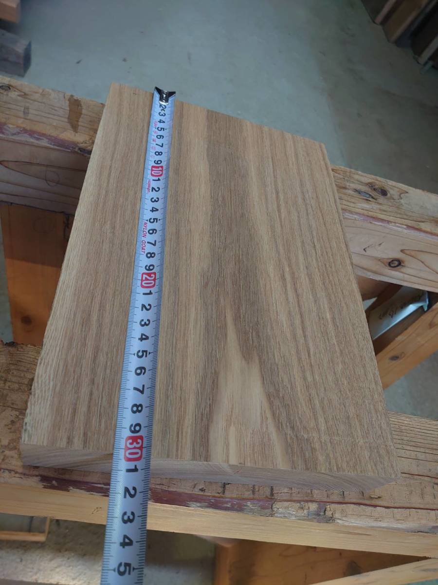 たも　No.1028-Q　無垢　乾燥材　板（長さ300㎜ｘ幅198㎜ｘ厚み34㎜）1枚　木材　DIY　棚板　小物作りに_画像1