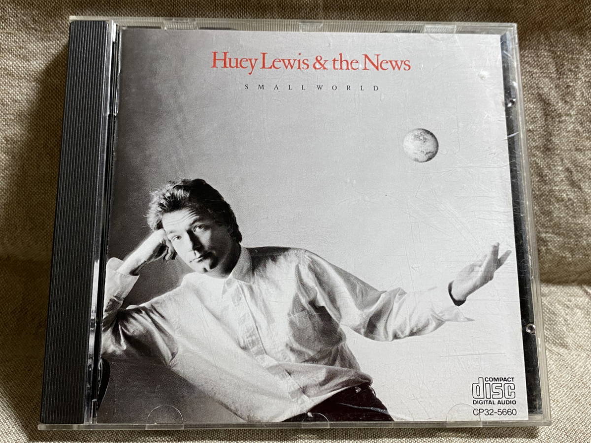 HUEY LEWIS AND THE NEWS - SMALL WORLD CP32-5660 国内初版 日本盤 税表記なし3200円盤_画像1