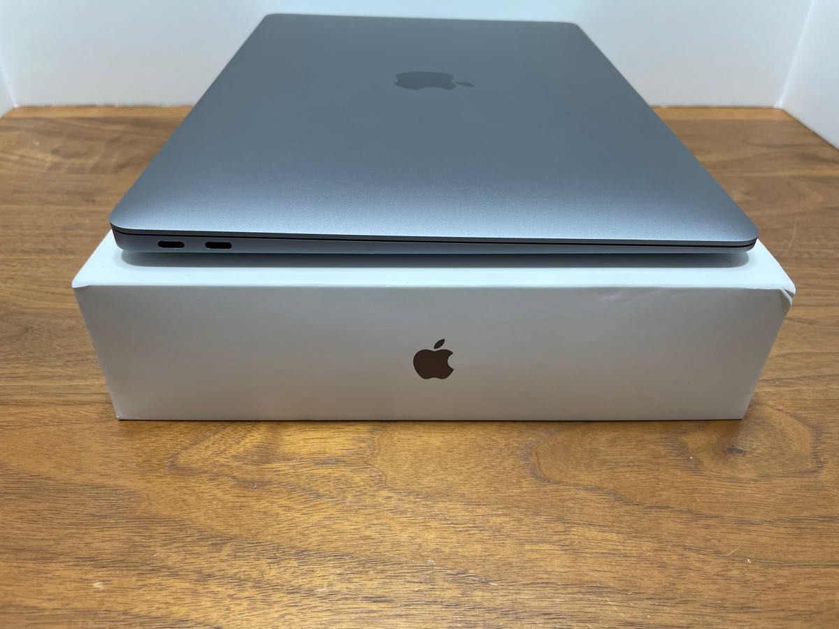 美品】MacBook Air スペースグレイ 2020モデル（13インチ/8GB