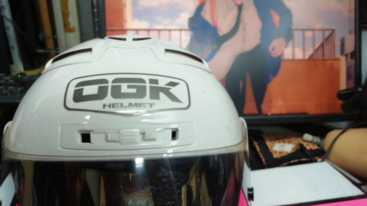 ジャンク品です。OGK Ragles ヘルメット Mサイズ　破損あり。_画像3