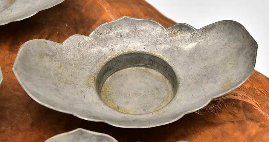 金沢市旧家うぶだし 古錫製 雲生茂威號造 花菱型茶托5客 中国古玩 煎茶