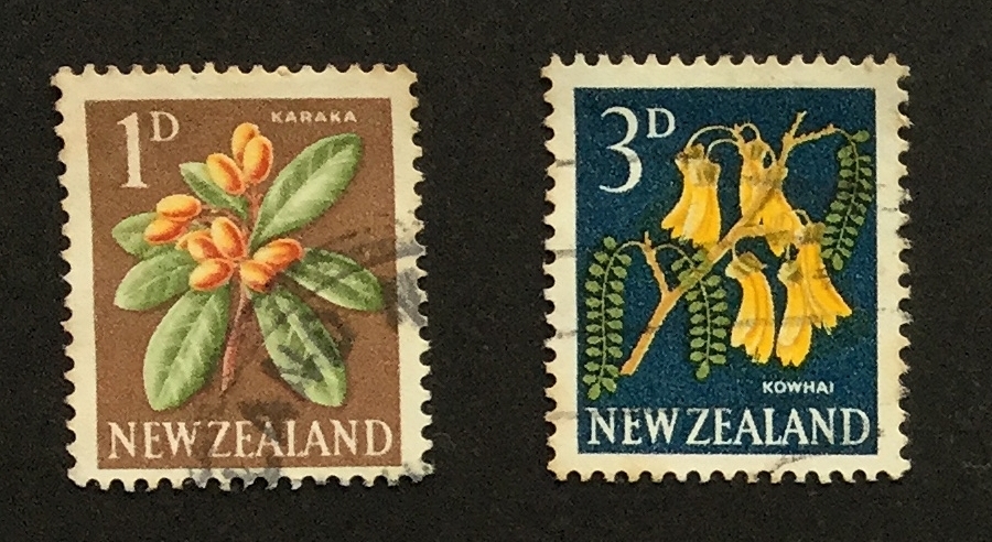 ニュージーランドの切手 Pictorial Definitives　シリーズ２種　Karaka flower＆Kowhai, Small-leafed Pagoda Tree - Wmk:- sideways_画像1