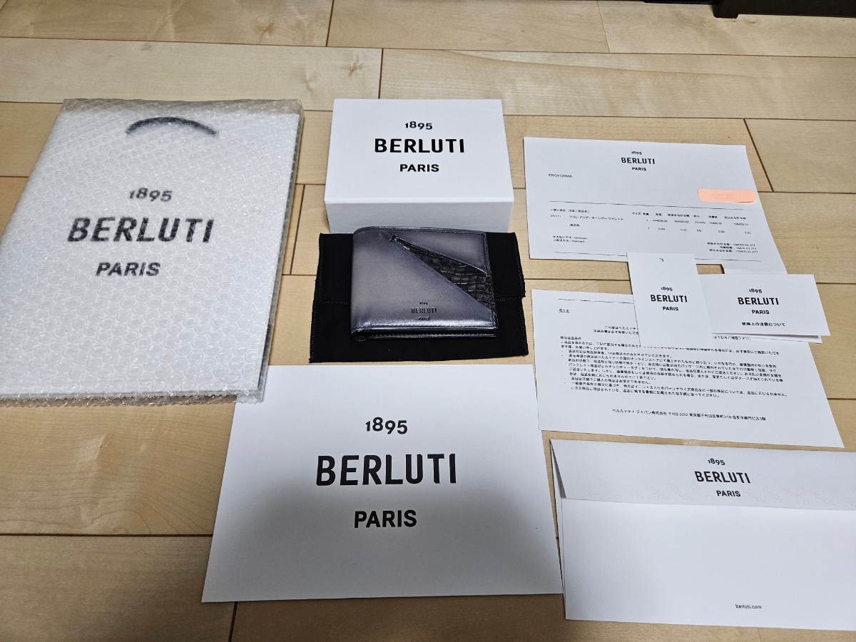 定価158,400 BERLUTI ベルルッティ 正規 新品 マコレ クロコ アリゲーター レザー ウォレット 二つ折り財布 ライトアルミニオ 小銭入れなし_画像8