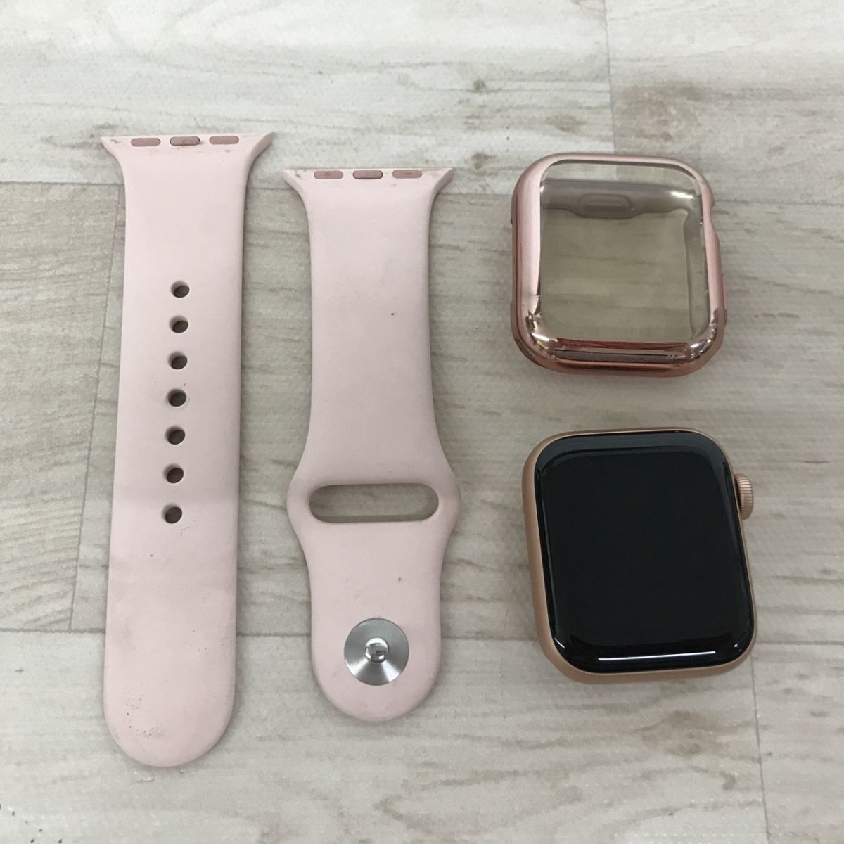 Apple Watch SE 40mm ピンク GPSモデル 第一世代-