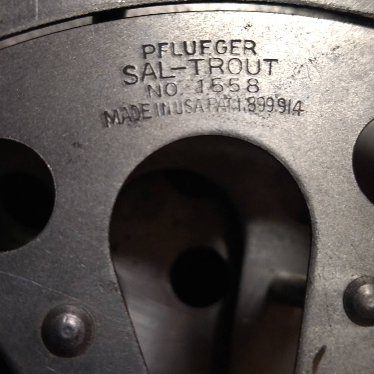 ★超希少品 戦前のモデル？ オールドリール PFLUEGER SAL-TROUT 1558 フルーガー サーモンフライリール ムーチングリール等用 大型リール★_画像2