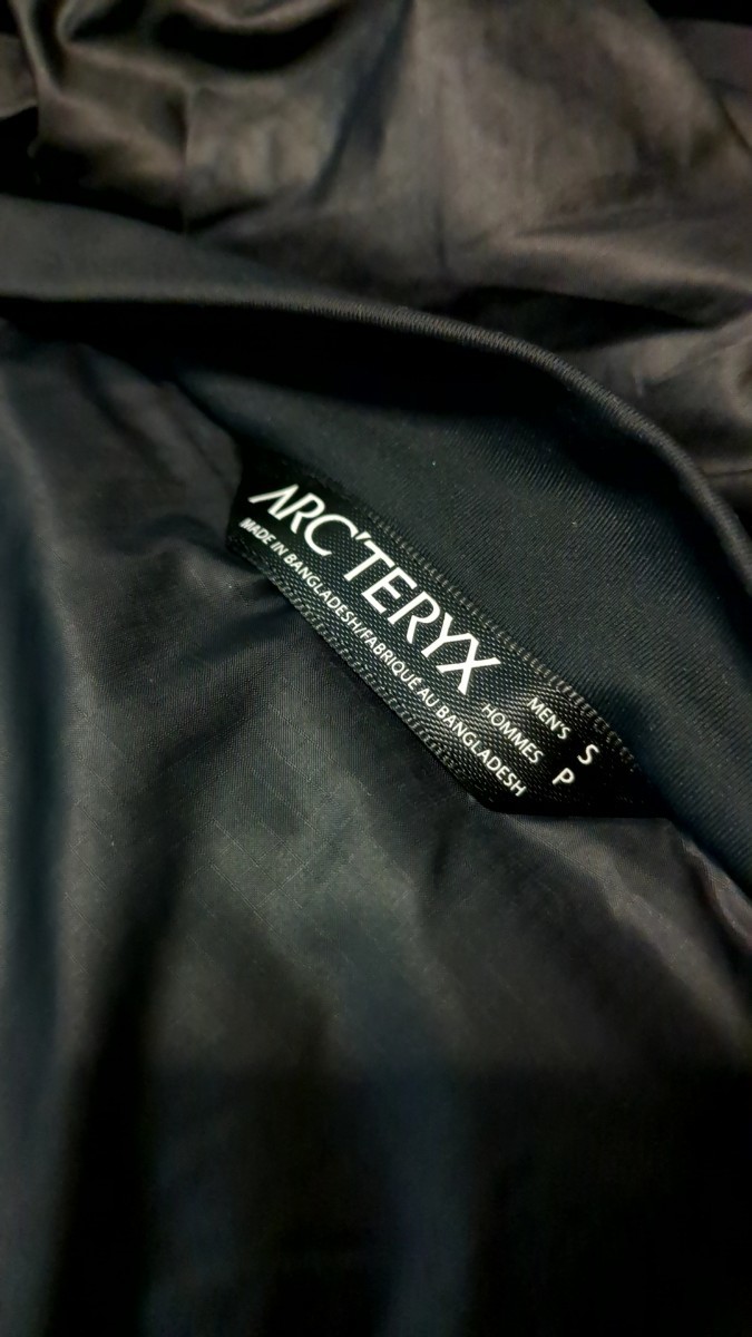 ARC'TERYX ATOM AR HOODY メンズS 　アークテリクス　アトム　ARジャケットジャケット ブラック 検索 黒 化繊 ダウン 登山 キャンプ_画像9