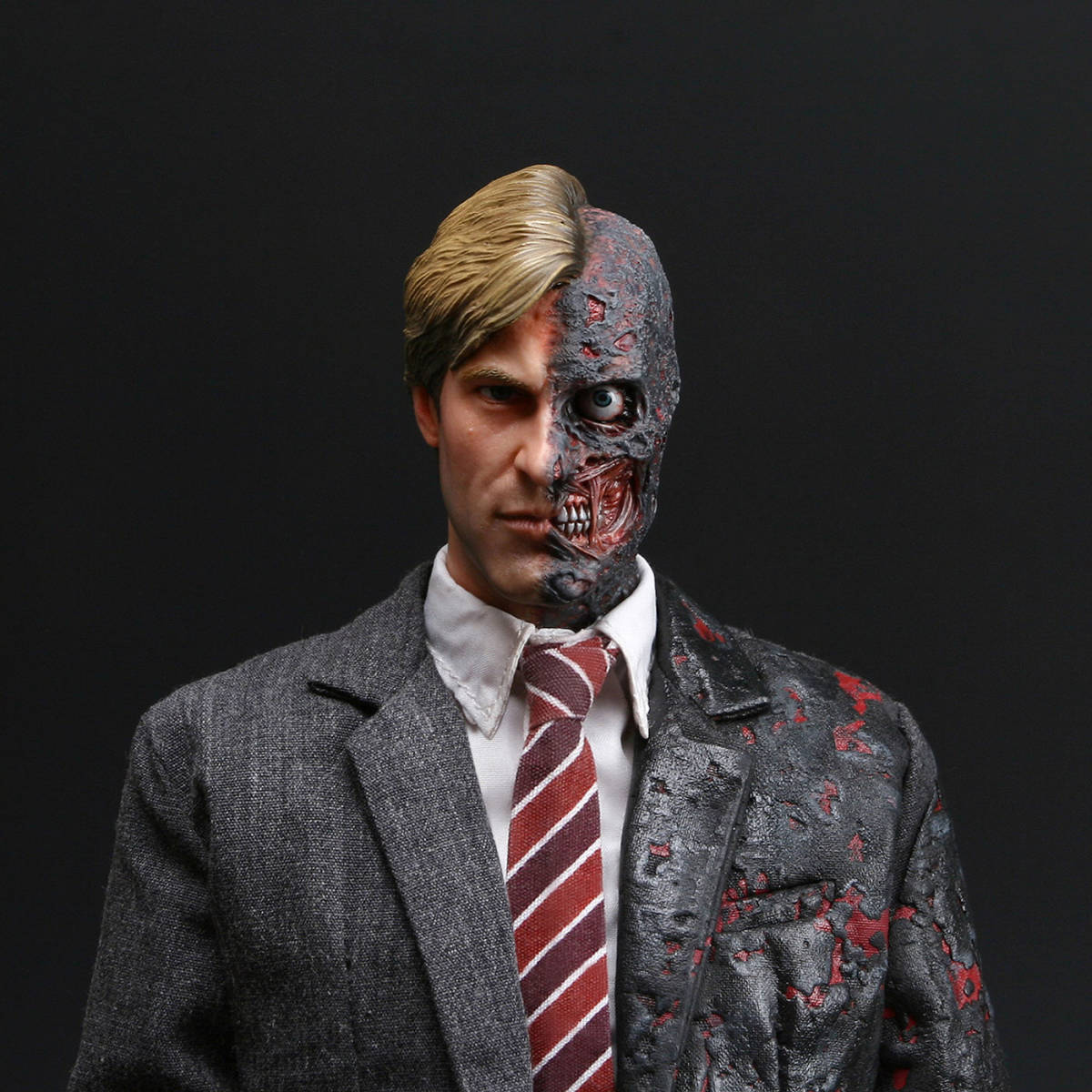 ホットトイズ　トゥーフェイス　ハービー・デント 1/6 アクションフィギュア Hottoys TWO FACE バットマン ダークナイト　ジョーカー_画像8