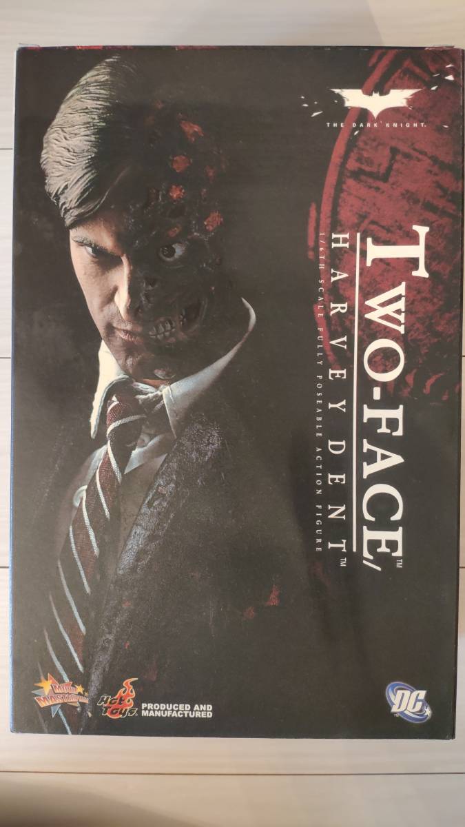 ホットトイズ　トゥーフェイス　ハービー・デント 1/6 アクションフィギュア Hottoys TWO FACE バットマン ダークナイト　ジョーカー_画像1