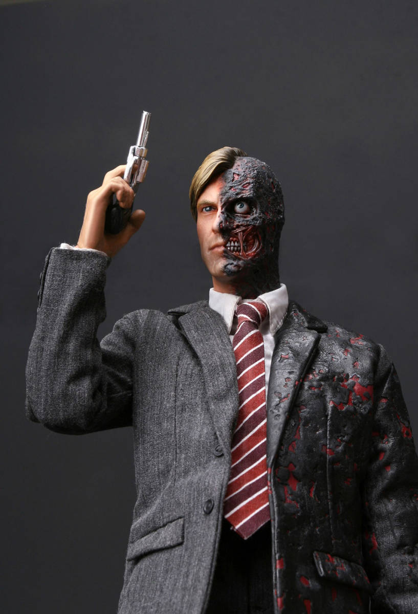 ホットトイズ　トゥーフェイス　ハービー・デント 1/6 アクションフィギュア Hottoys TWO FACE バットマン ダークナイト　ジョーカー_画像7