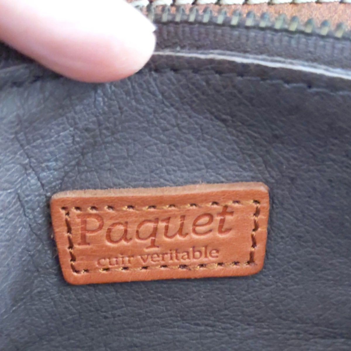 Paquet （パケ）ウォレットショルダー　レザー