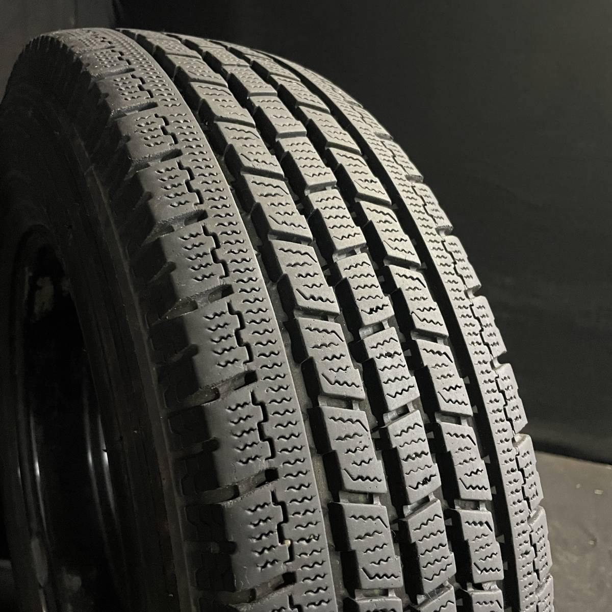 バリ山☆ ハイエース☆ 自社塗装マッドブラック☆ 195/80R15 107/105L