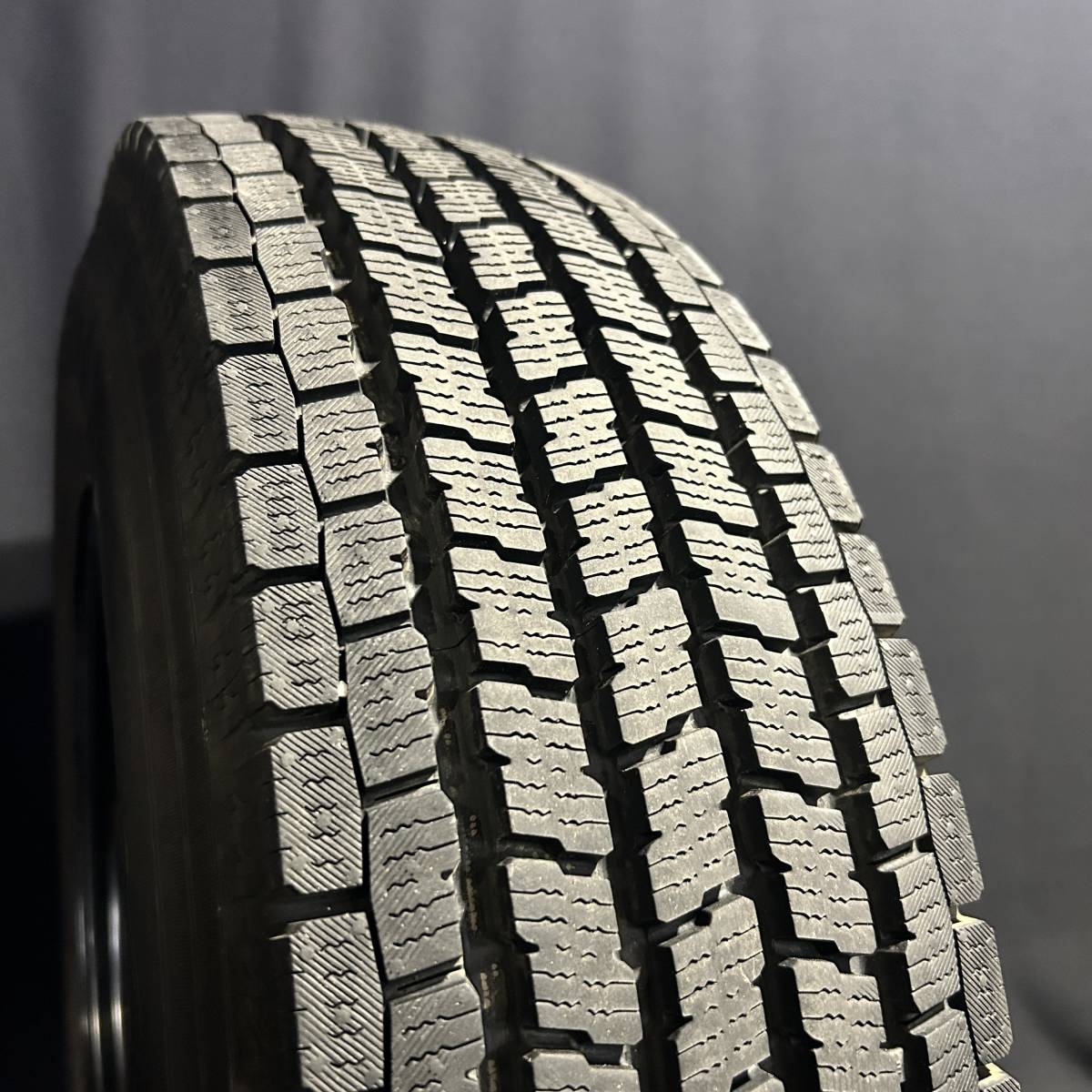 イボ付き★ ほぼ新品ホイール★ 195/80R15 107/105L ヨコハマ IG91 スタッドレス 6J 6穴PCD139.7 ハイエース トヨタ純正_画像6