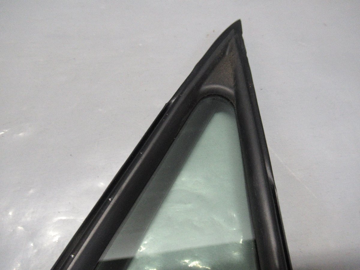モコ　MG33S　左フロントドアガラス（前方小窓）　コーナーガラス　サイドウィンドウ三角窓　M2H3　純正　20283　伊t_画像2