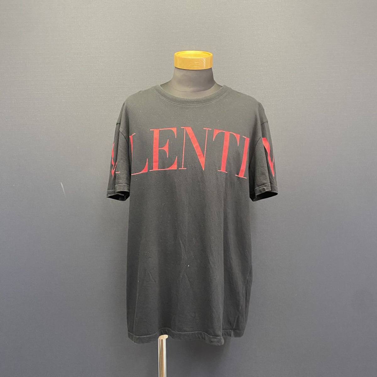 VALENTINO Logo Print S/S Tee ヴァレンティノ ロゴ プリント ショートスリーブ Tシャツ size 未記入 ブラック/レッド ロゴ 半袖_画像1