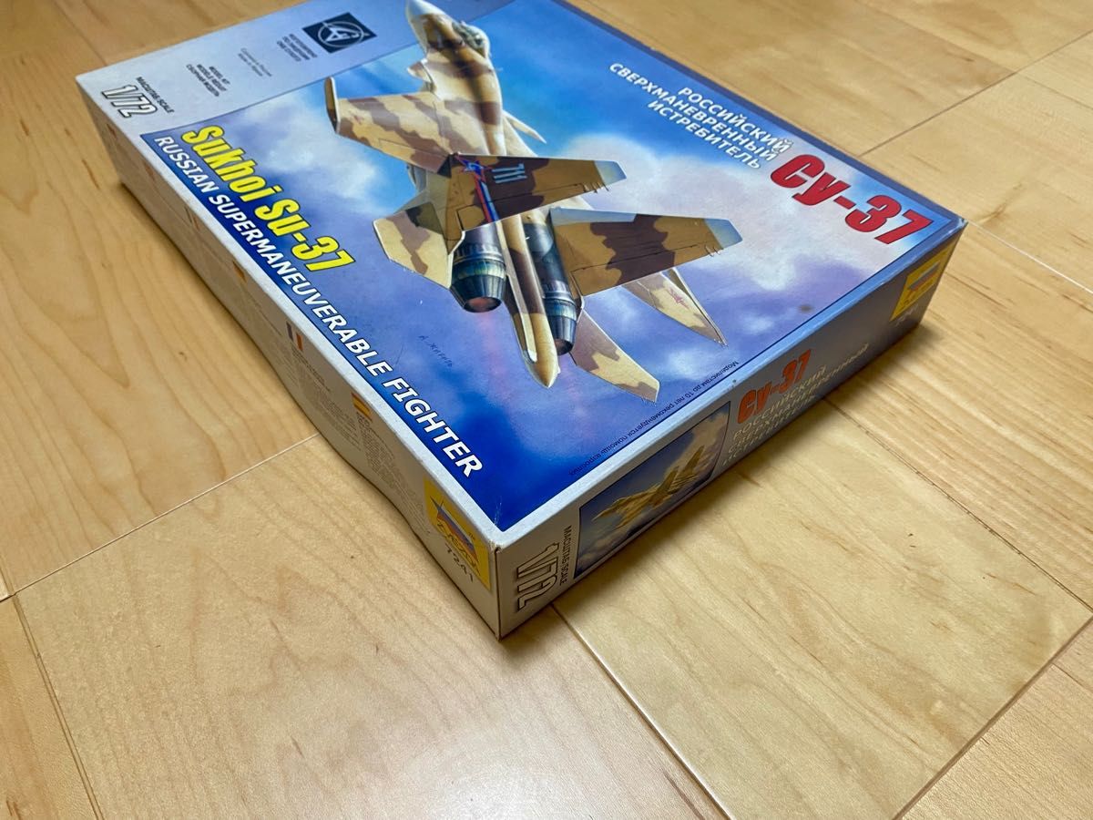 ズベズダ 1/72 ロシア軍 スホーイ Su-37 戦闘機 プラモデル ズベズダ 1/72 ロシア軍 スホーイ Su-37 戦闘機 プラモデル