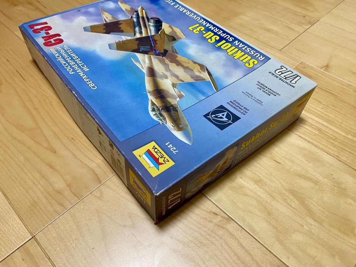 ズベズダ 1/72 ロシア軍 スホーイ Su-37 戦闘機 プラモデル ズベズダ 1/72 ロシア軍 スホーイ Su-37 戦闘機 プラモデル
