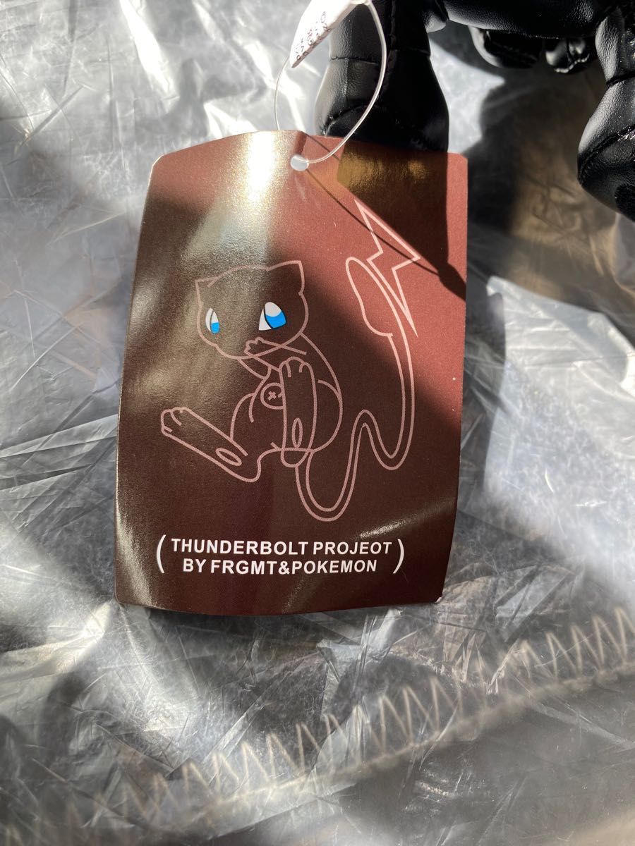 フラグメントxポケモン 黒 ミュウキーホルダーぬいぐるみ フラグメントxポケモン 黒 ミュウキーホルダーぬいぐるみ
