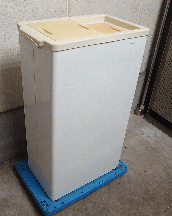 ☆中古 業務用 サンヨー SANYO 小型 スライドドア型 43L 冷凍