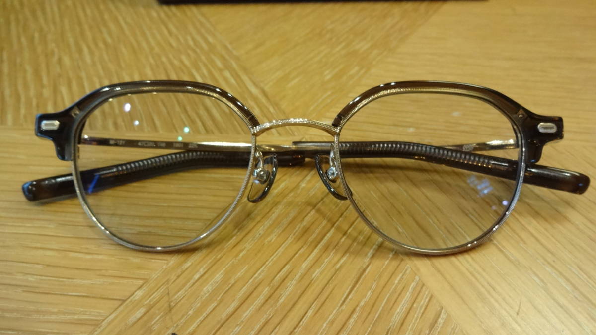 Sản phẩm 新同品フォーナインズ M-121 カラー1901 4720-146 定価