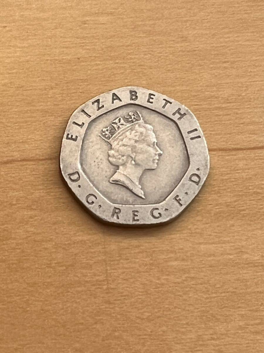 世界　コイン　硬貨　イギリス　20ペンス 　1983　　エリザベス女王_画像2