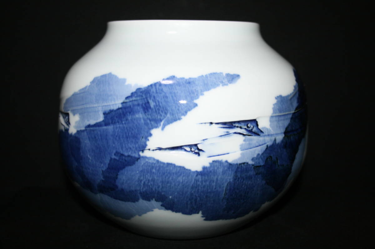 * day exhibition author |... work | blue and white ceramics | fish group .| vase | potter's wheel discount | hand ..| unused *