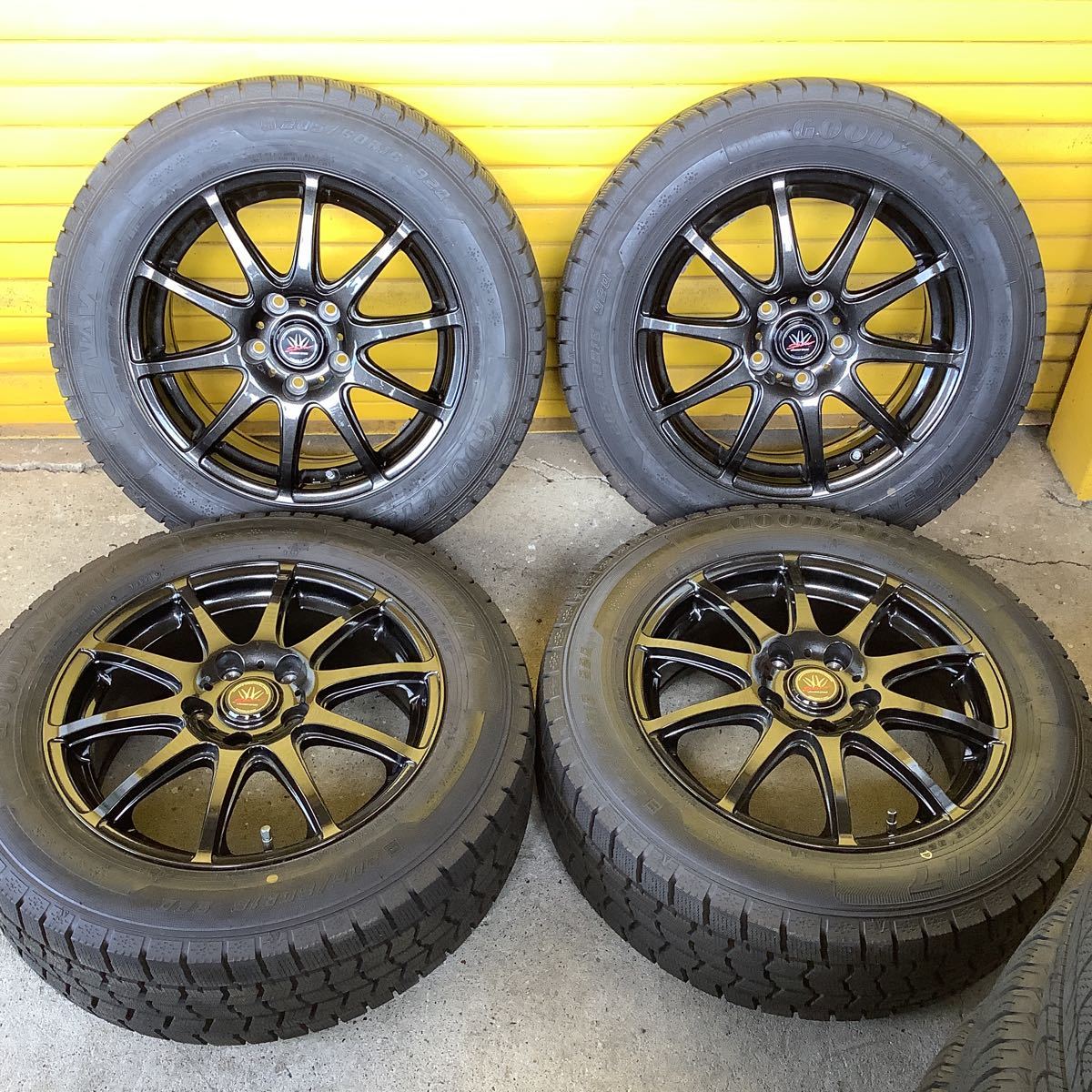 ロクサーニ　16インチ　6.5J ＋53 114.3 グッドイヤー　バリ溝　美品 205/60R16 ノア　ヴォクシー　ステップワゴン　4本セット_画像1