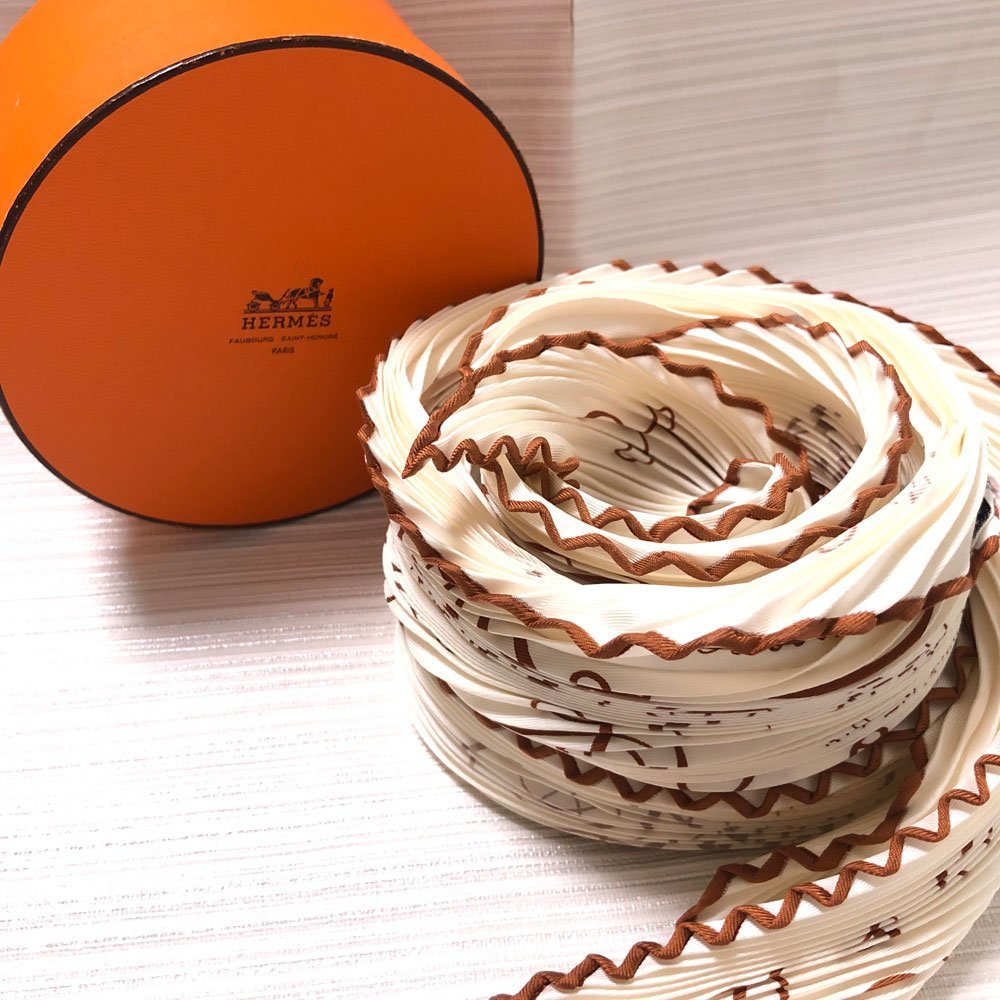 大きい割引 美品 HERMES エルメス LART DECRIRE 書の芸術 カレ90