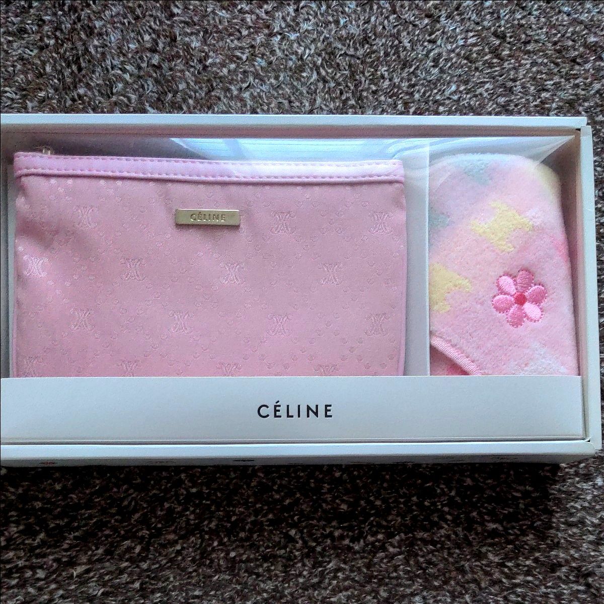 CELINEセリーヌ ポーチとミニタオルハンカチセット ピンク 花 CELINEセリーヌ ポーチとミニタオルハンカチセット ピンク 花