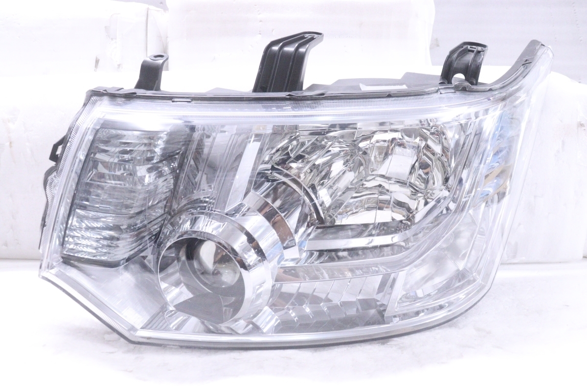 30-820★前期 HID CV1W デリカD5★左ヘッドライト KOITO 100-87918 ユニット メッキ 純正★三菱 ジャンク品 (QT)_画像1