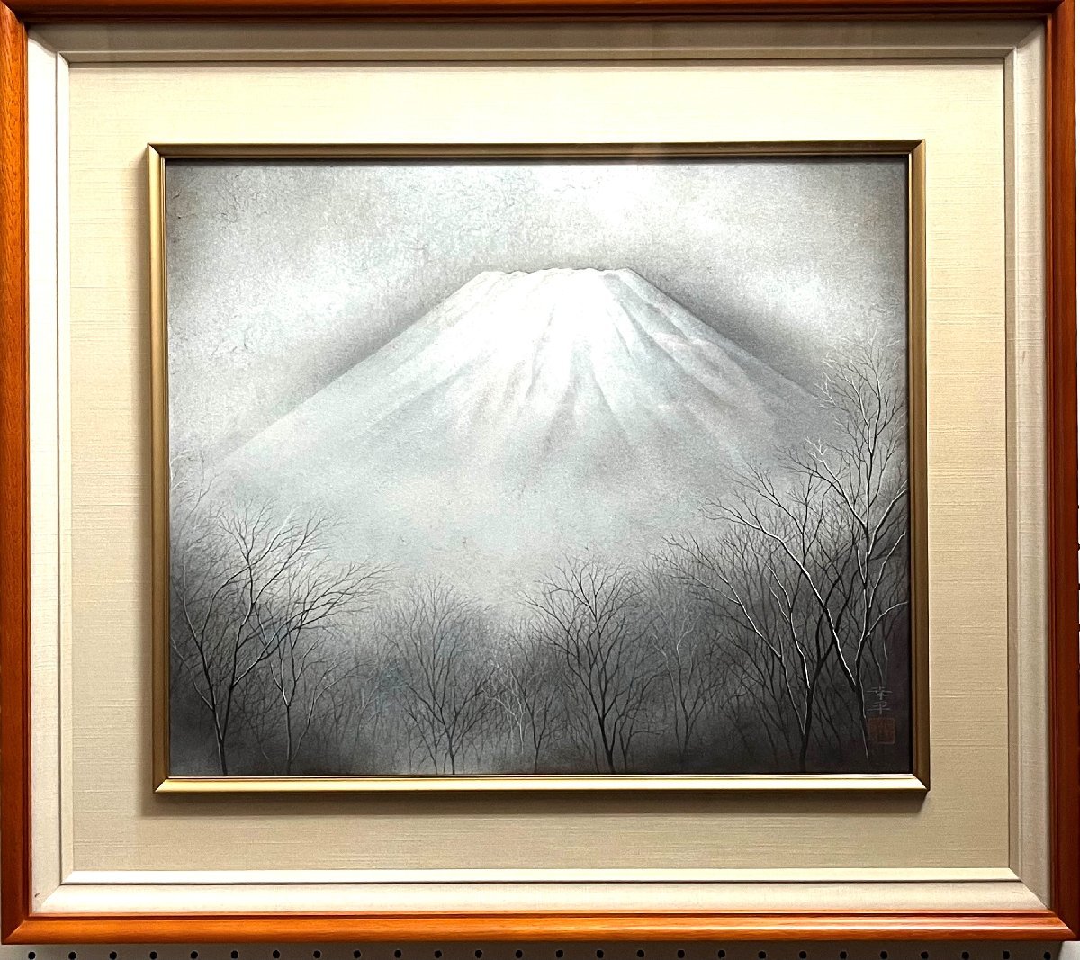 【真作】 松田幸平 日本画「富士山」 8号 京都府出身 無所属 父、松田雲峰に師事 朝靄に浮かび上がる霊峰が神気漂う 　【正光画廊】G_画像1