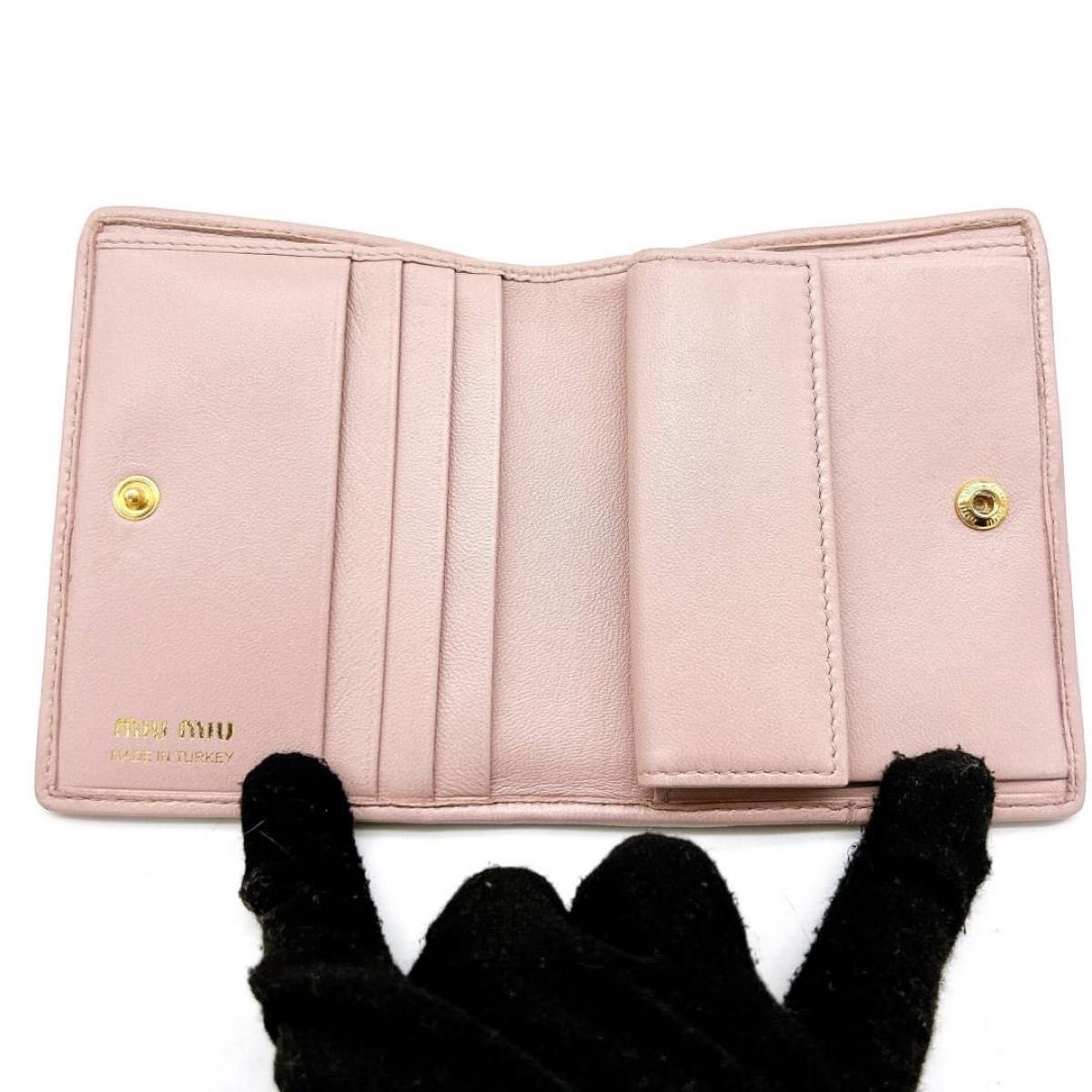 ミュウミュウ【極美品】MIUMIU 折り財布 マテラッセ ロゴ ミュウミュウ【極美品】MIUMIU 折り財布 マテラッセ ロゴ