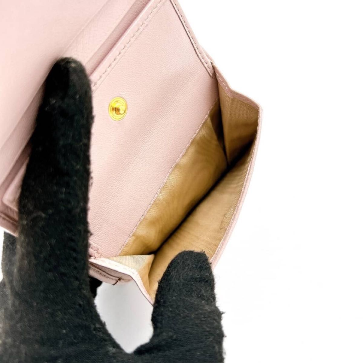 ミュウミュウ【極美品】MIUMIU 折り財布 マテラッセ ロゴ ミュウミュウ【極美品】MIUMIU 折り財布 マテラッセ ロゴ