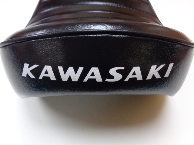 KAWASAKI Z1 タックロールシート 黒 ロゴ KAWASAKI Z1 タックロールシート 黒ロゴ