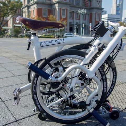 BROMPTON 白色　内装3段　ブルックス革サドル　革ハンドル_画像3