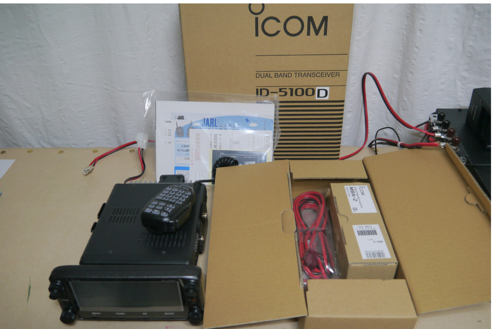 コレクション部屋から　極上品　ICOM　IC-5100D　50W　タッチパネル式で便利_付属品は主要なモノはそろっています