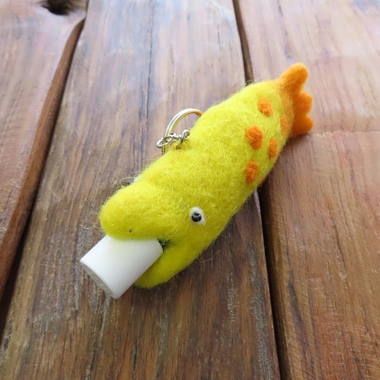 〓 新品 〓 リップクリーム ホルダー 〓　魚　サカナ　キーホルダー　ハンドメイド　フェルト　エスニック　アジアン　おしゃれ　〓T014_画像1