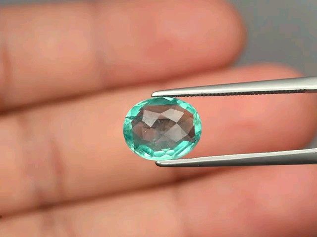 No.208 グリーンフローライト 約2.65ct 約9.7mm×8mm アフリカ産