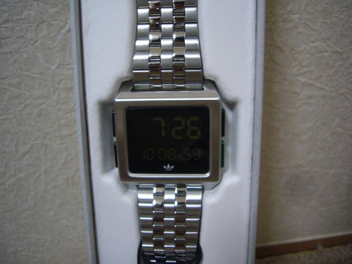 アディダス 腕時計 CK3106 定価18700円_画像2