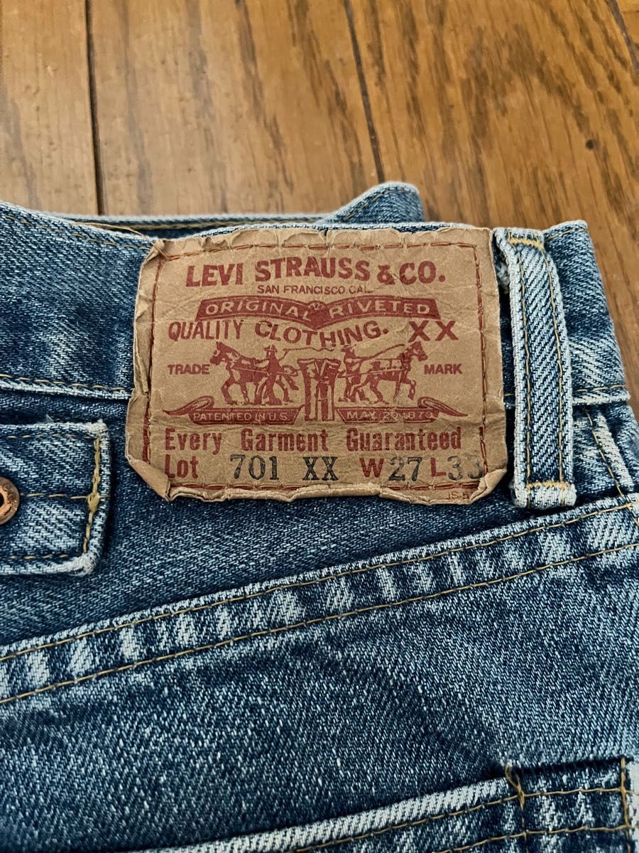 最高のUSEDJEANS☆希少なサイズ27インチ☆ LEVI’S 701XX 1990モデル 135記念モデル 27×33