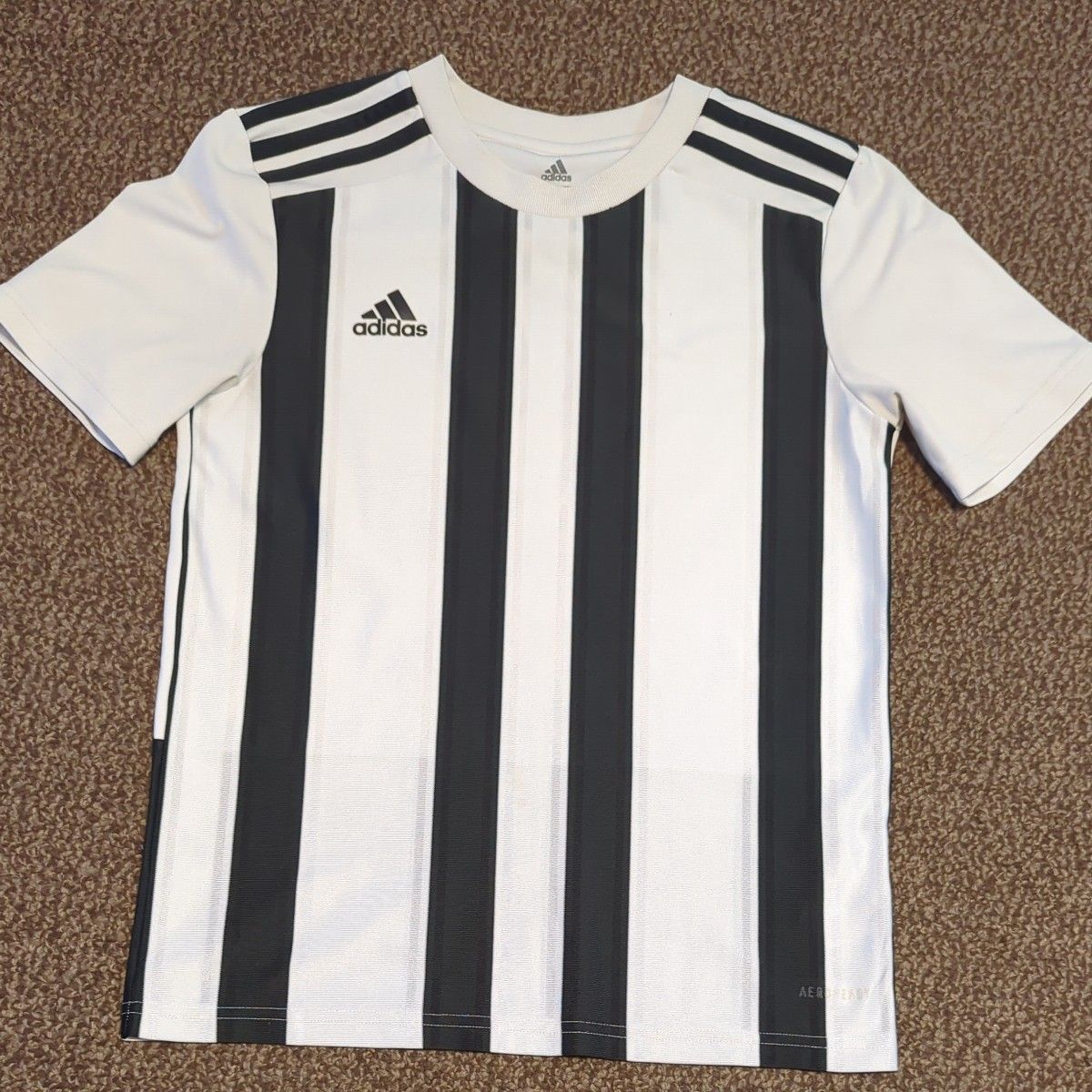 adidas 半袖Tシャツ