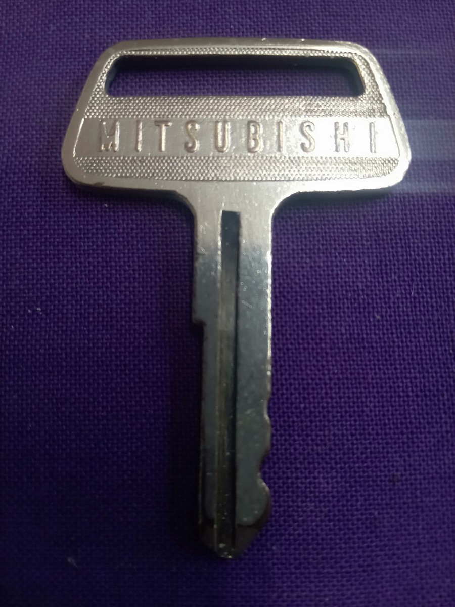  old car, Mitsubishi, antique, objet d'art, key, key, retro,.. for, Vintage, Showa era. era, key holder, interior, old key 